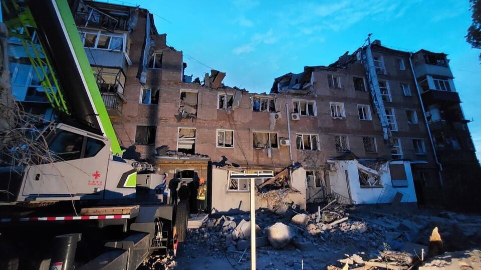 Российская ракета С-300 разрушила в Николаеве пятиэтажный дом