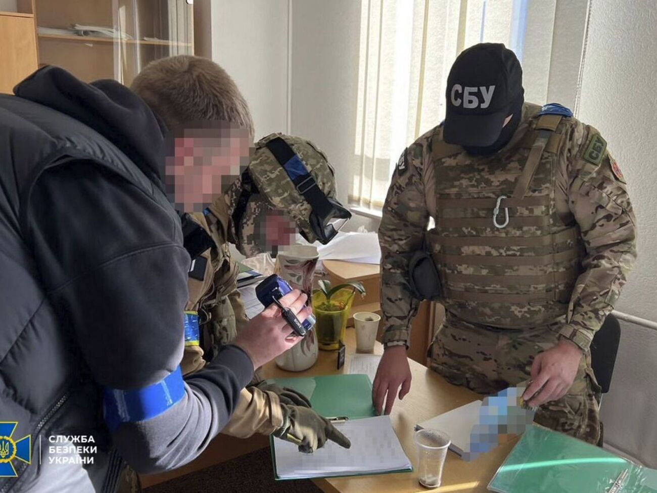 СБУ і ДБР затримали у деокупованому Куп'янську жінку, яка перейшла на бік Росії