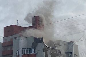 В российском Белгороде на жилой дом упали обломки запущенной по Украине ракеты, сообщил стратком ВСУ