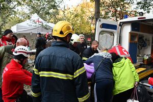Ребенок провел под завалами шесть часов, он умер от остановки сердца, сообщил Ким