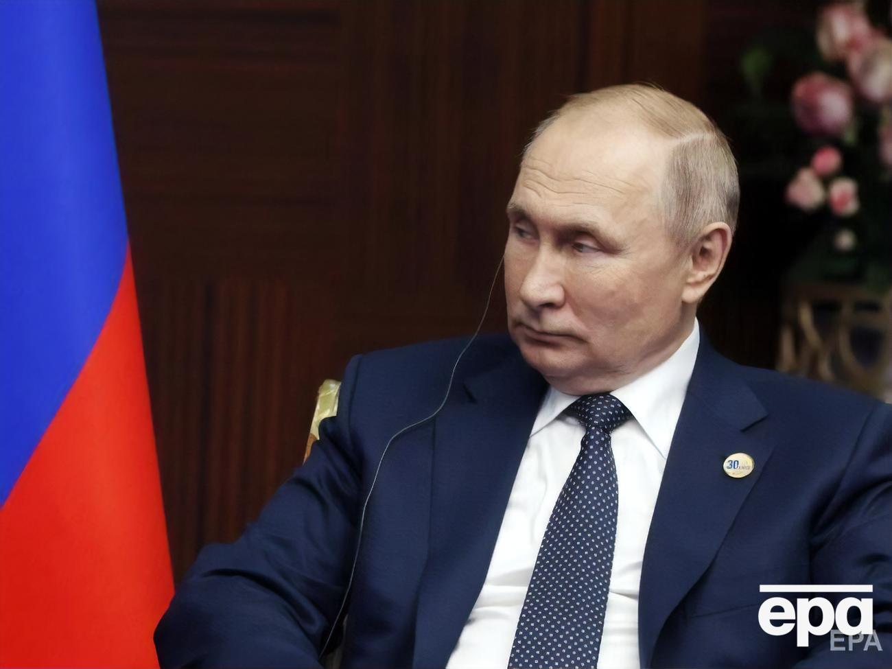 Путина в детстве избивал отчим, рассказала журналистка