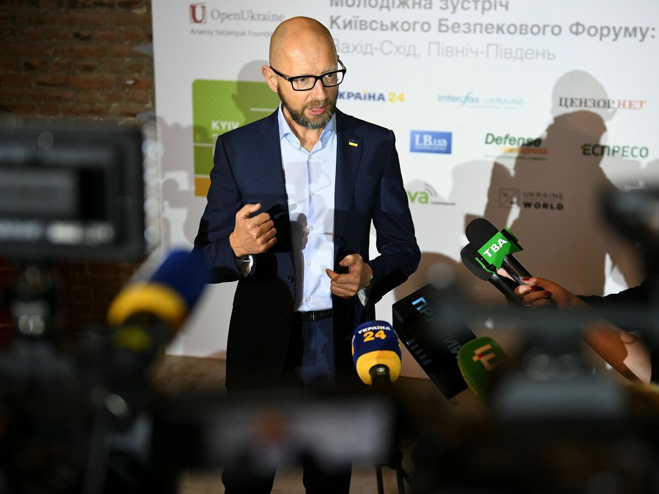 Яценюк: Можу стверджувати, що Путін розглядає питання застосування тактичної ядерної зброї. І є дуже чітка причина, чому: він програє