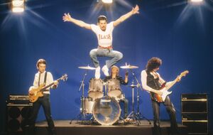 Песня Face It Alone была записана в 1988 году, когда Queen работала над альбомом The Miracle