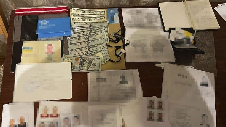 За інформацією СБУ, зловмисники "гарантували" переправлення за межі України