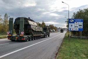 Відремонтовані самохідні артилерійські установки Panzerhaubitze 2000 прямують до України