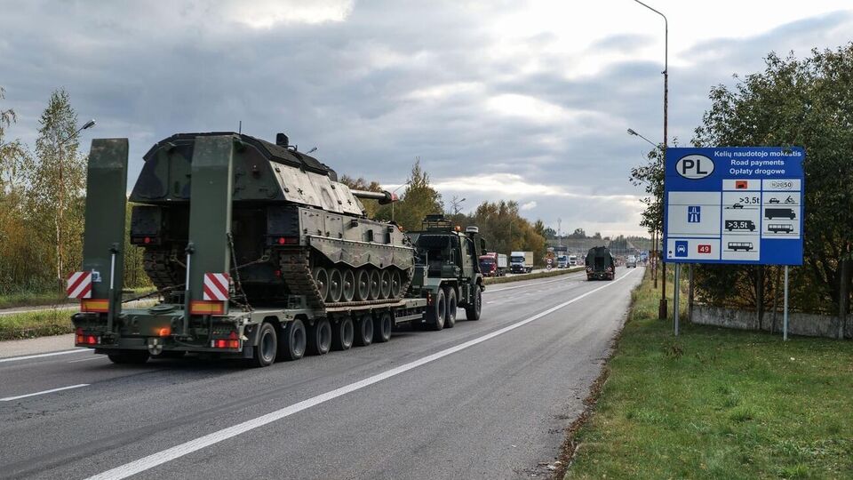 Відремонтовані самохідні артилерійські установки Panzerhaubitze 2000 прямують до України