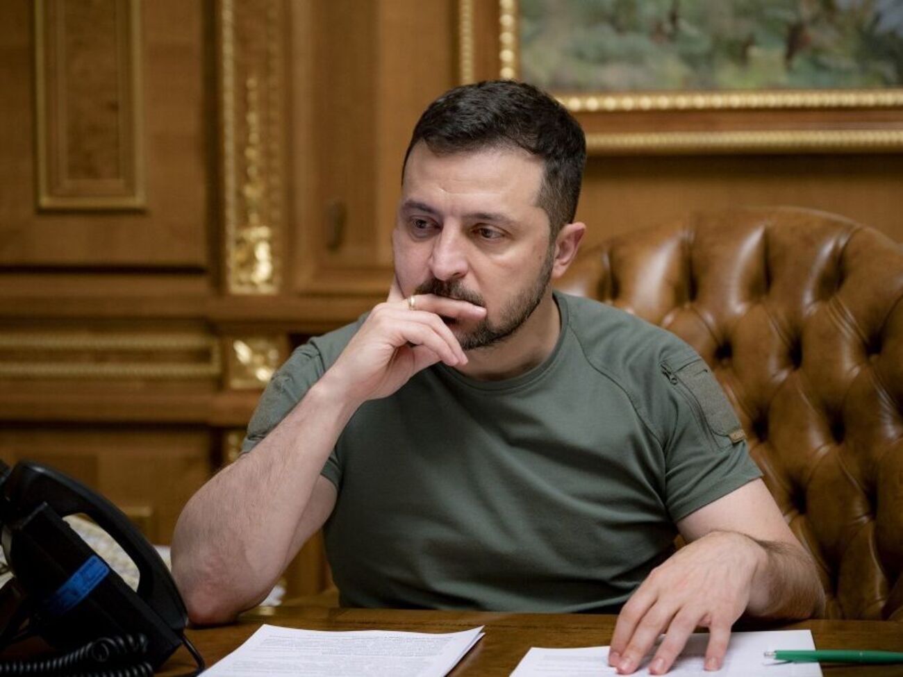 Зеленський обговорив із командуванням армії ситуацію на фронті