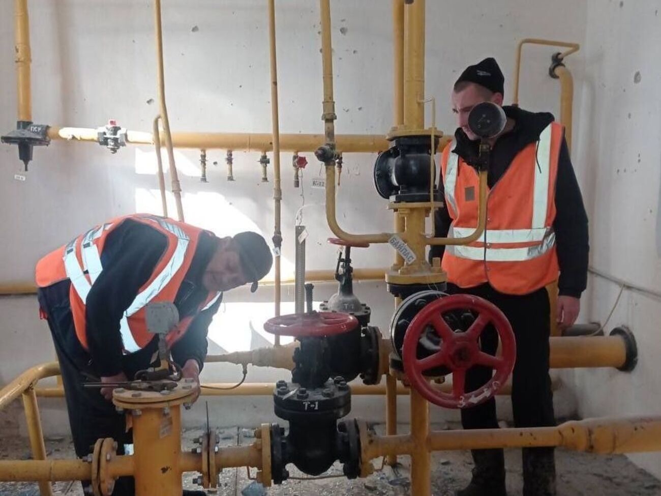 За словами Олега Синєгубова, відновлюють газопостачання 15 сіл Ізюмського району