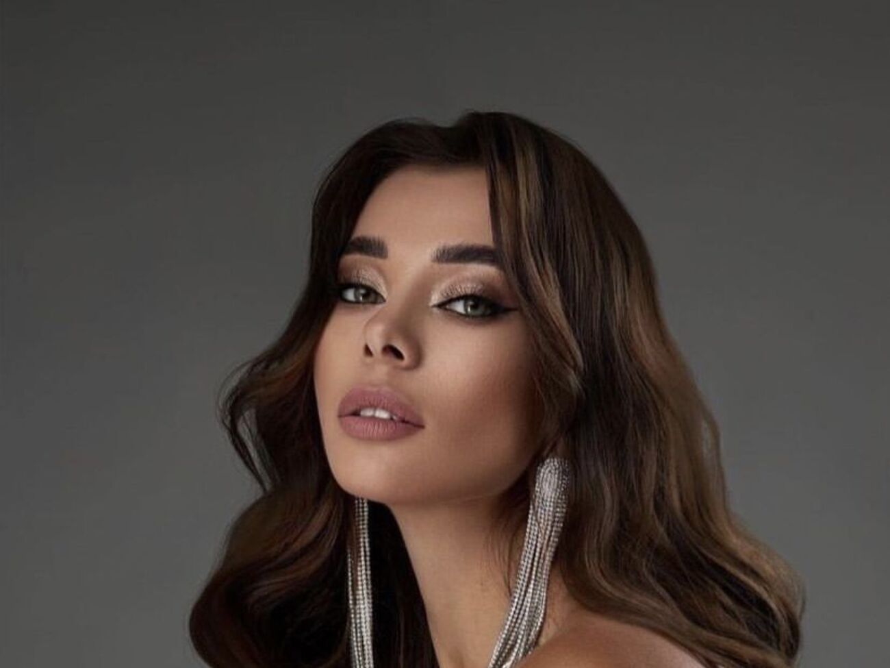 Королева красоты Анна Неплях выпустила дебютную песню