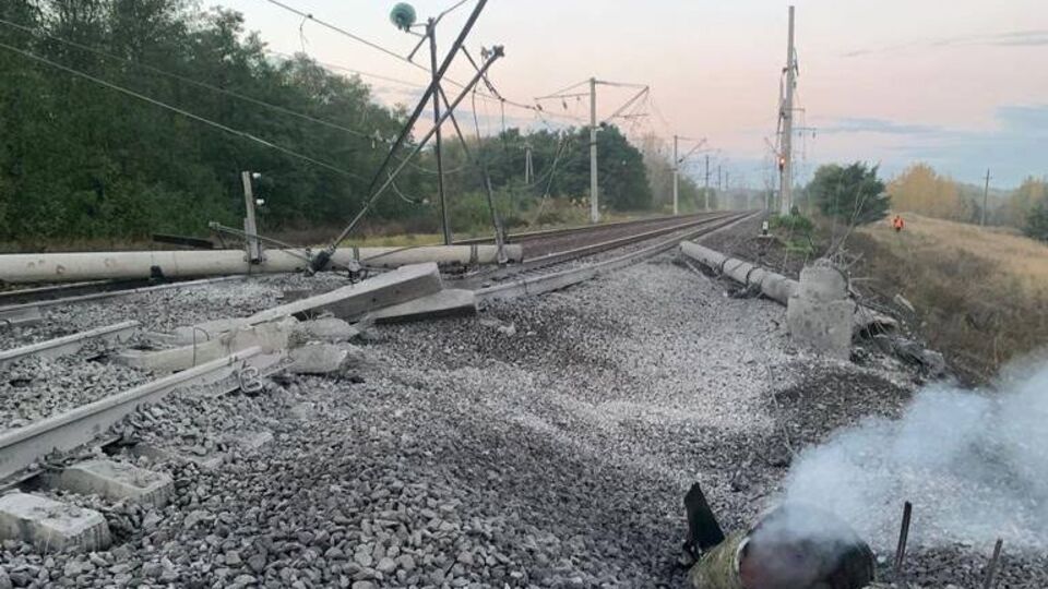 Белгородский губернатор показал последствия падения ракет в районе железной дороги