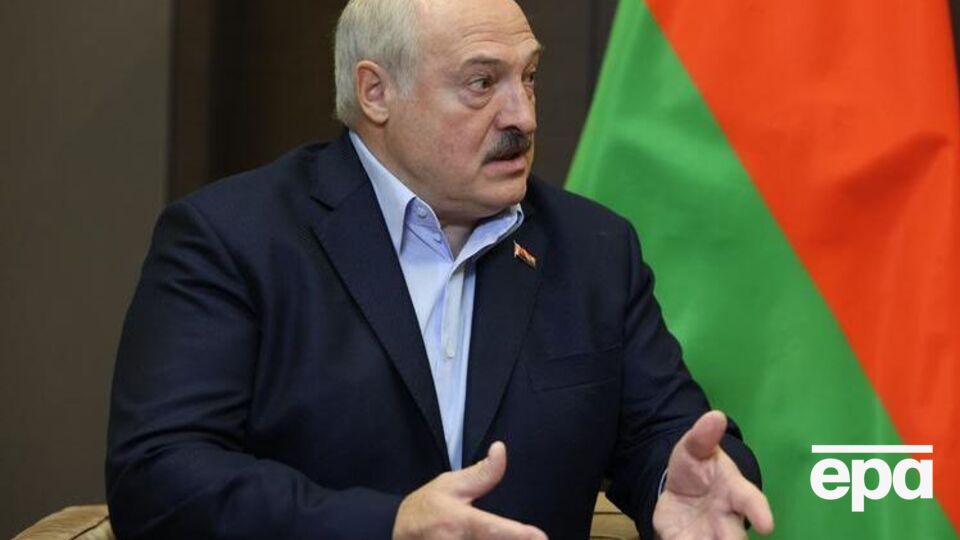 Проверка боеготовности вооруженных сил Беларуси, объявленная Лукашенко 11 октября, будет прикрытием для мобилизации, сообщили СМИ