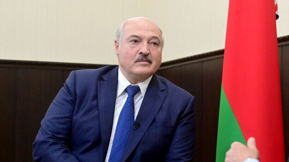 Лукашенко вважає, що ядерна зброя має бути "на складах"