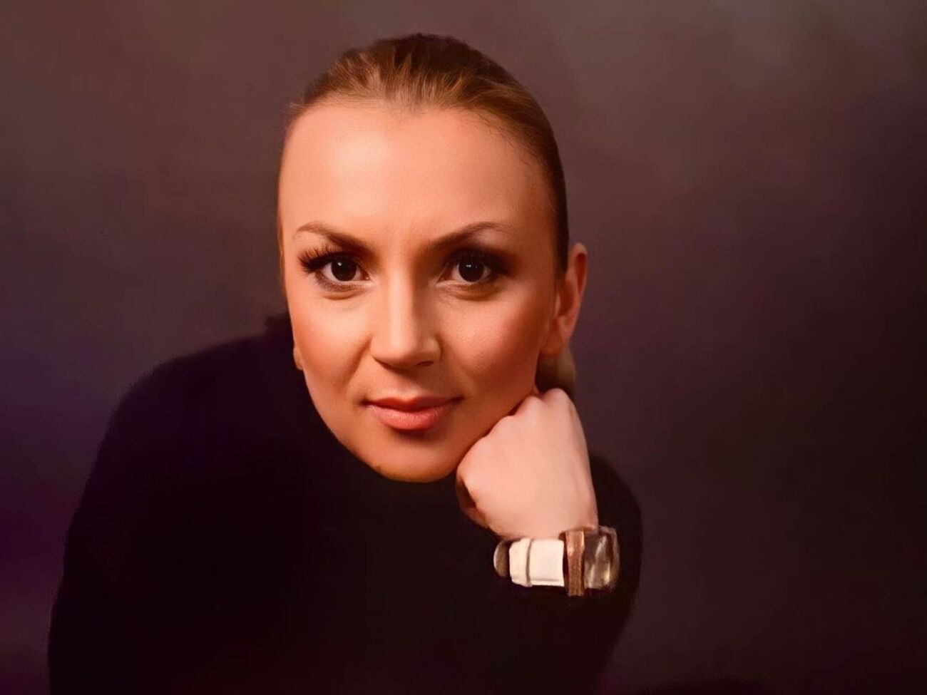 Белоконь играет роль матери Верки Сердючки, в образе которой выступает Данилко