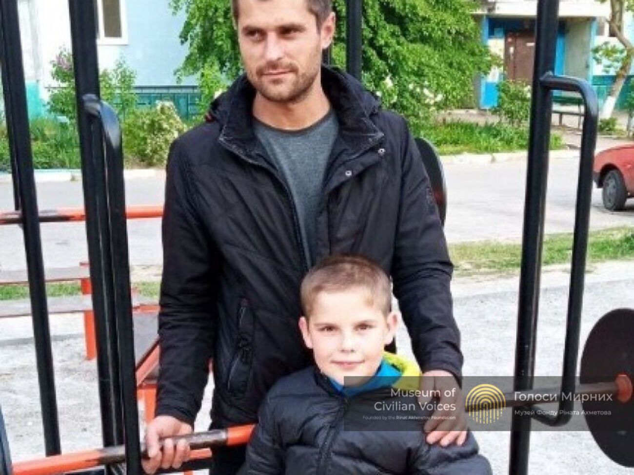 Саша Мероненко: Я взял вещи, документы. Булочку взял, конфеты, которые маме привез и всей семье