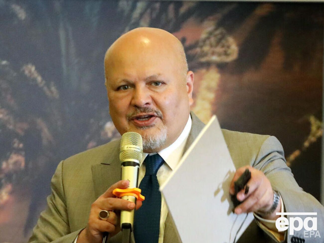 Тот факт, что РФ отказалась присоединиться к МУС, не помешает юрисдикции суда, добавил Хан