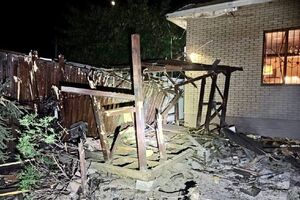 Унаслідок обстрілів у Нікополі пошкоджено майже 30 багатоповерхових і приватних будинків