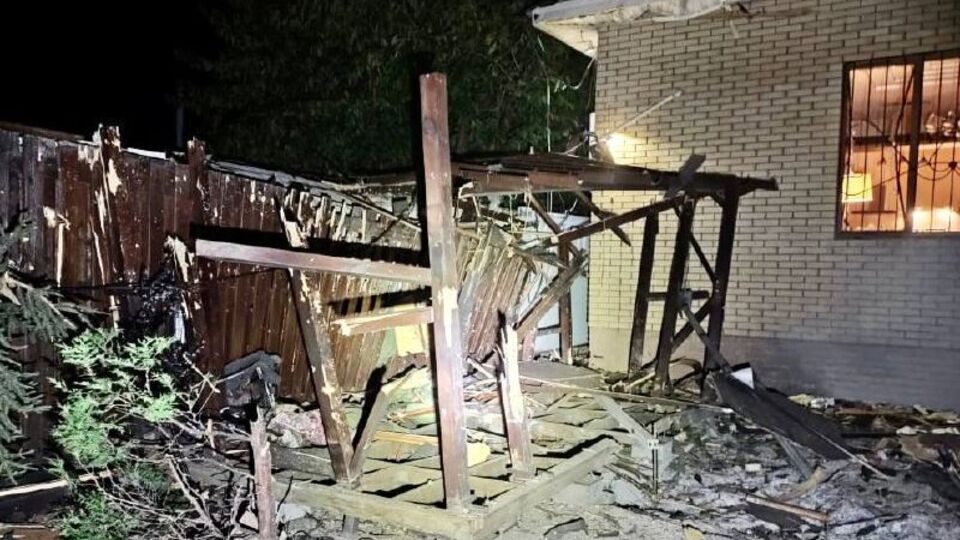 Унаслідок обстрілів у Нікополі пошкоджено майже 30 багатоповерхових і приватних будинків