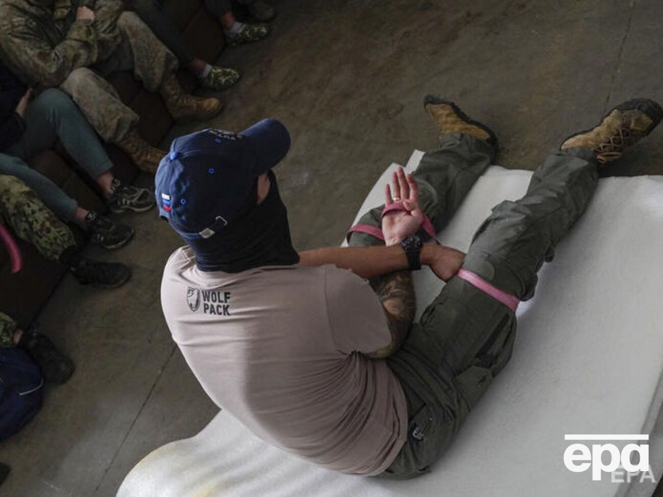 Блогер отметил, что в российской аптечке есть жгут, которым "что-нибудь еще можно перетянуть"