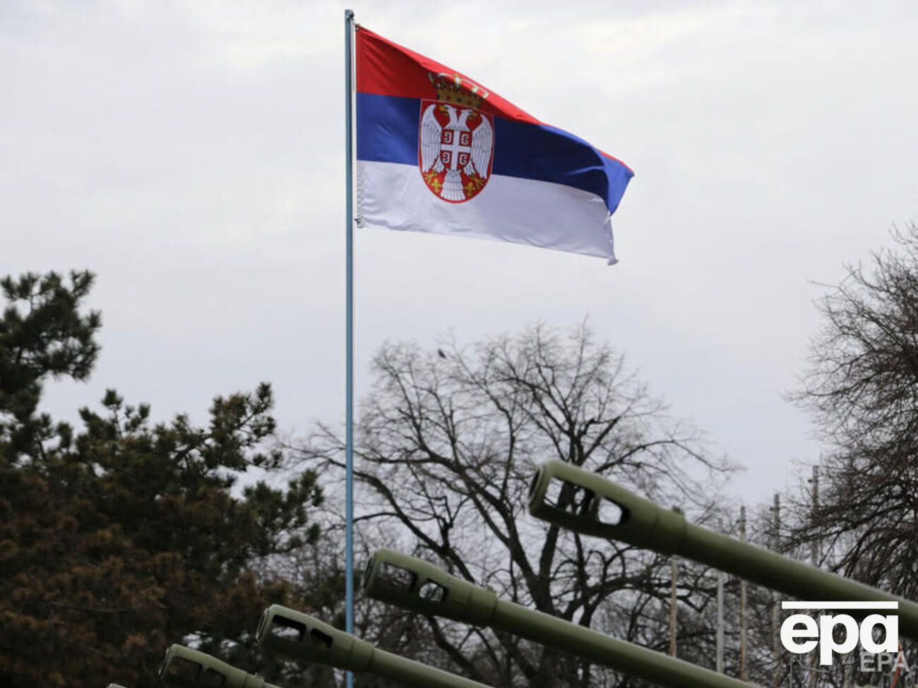 С сербами в Украине посольство пообещало работать из Белграда