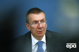 По словам Эдгарса Ринкевичса, Лукашенко позволяет России использовать свою территорию для нападения на Украину
