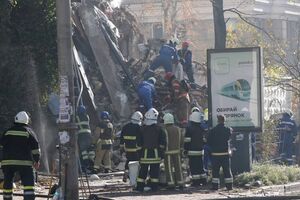 В Киеве, по данным премьера, повреждены энергетические объекты и жилой дом