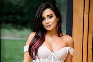 Анна Трінчер загубила обручку менше ніж за місяць після весілля