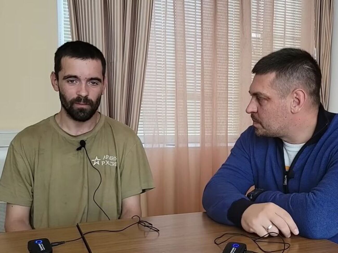 Росіянин (ліворуч) вирішив заробити грошей за участь у війні в Україні й розплатитися з боргами