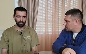 Россиянин (слева) решил заработать денег за участие в войне в Украине и расплатиться с долгами