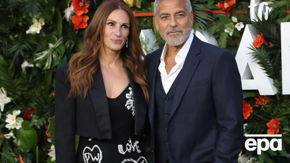 Джулия Робертс шутливо записала Джорджа Клуни в свой телефон