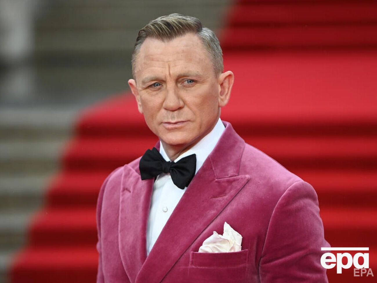 Дэниела Крейга на премьере сопровождала высокая стройная блондинка