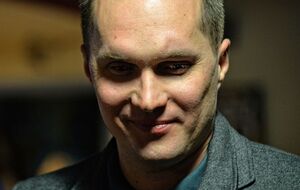 У російському Єйську льотчик кинув Су-34 на багатоквартирний будинок. Показав, що коять росіяни в Україні