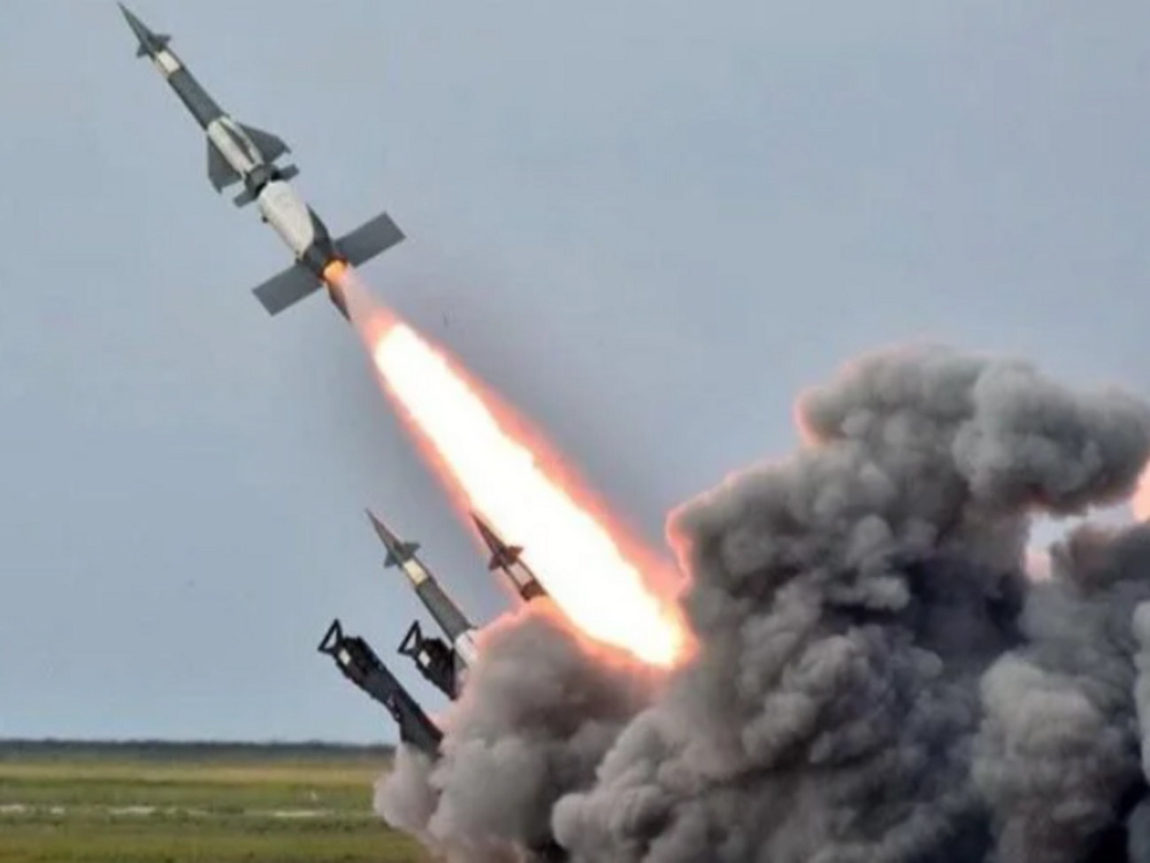 В Киевской и Черкасской областях работает ПВО, атака на Украину продолжается