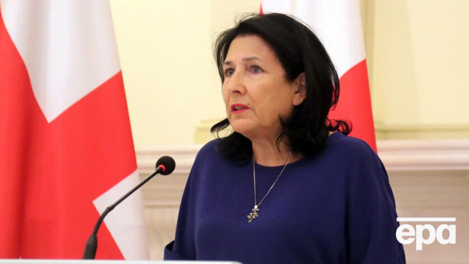 В условиях российской агрессии против Украины безвизовый режим с РФ стал "менее приемлемым", заявила президент Грузии