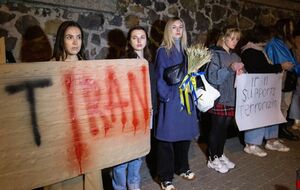 Протестовавшие включали звук летящего дрона