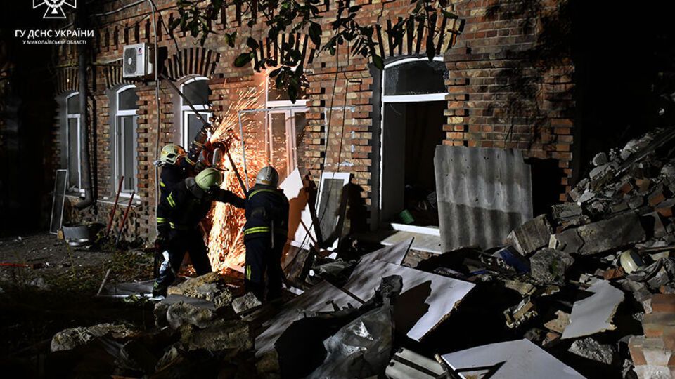 Оккупанты попали ракетой в жилой дом в Николаеве