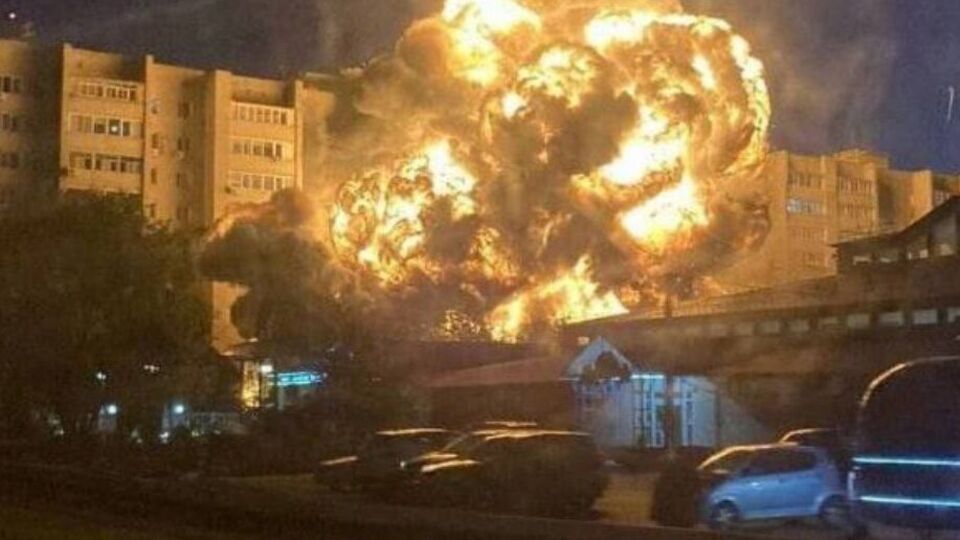 Рятувальники завершили розбір завалів будинку, на який упав літак