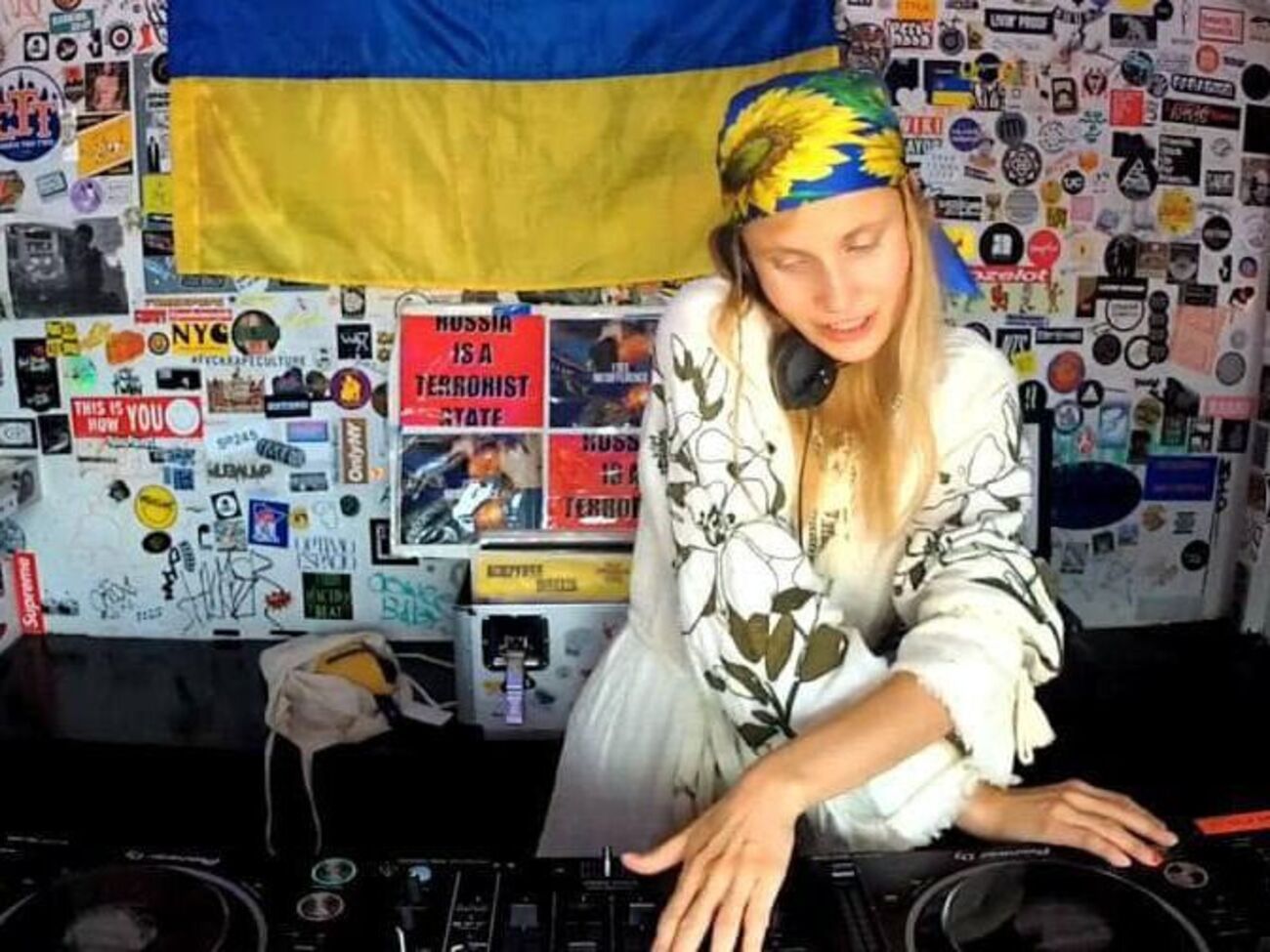 Коломієць під час війни їздила до США, де грала музичні сети, щоб познайомити американців з українською культурою