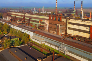 В первом полугодии этого года Никопольский завод ферросплавов, несмотря на войну, получил прибыль в 223 млн грн, подчеркивает "РБК-Украина"