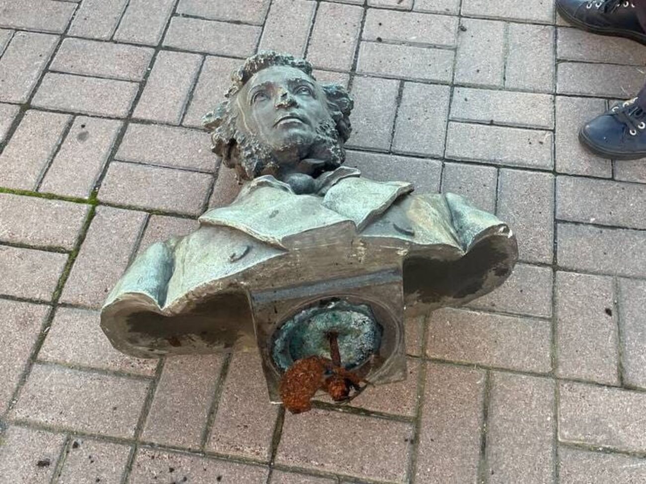 Бюст Пушкина снесли 11 октября