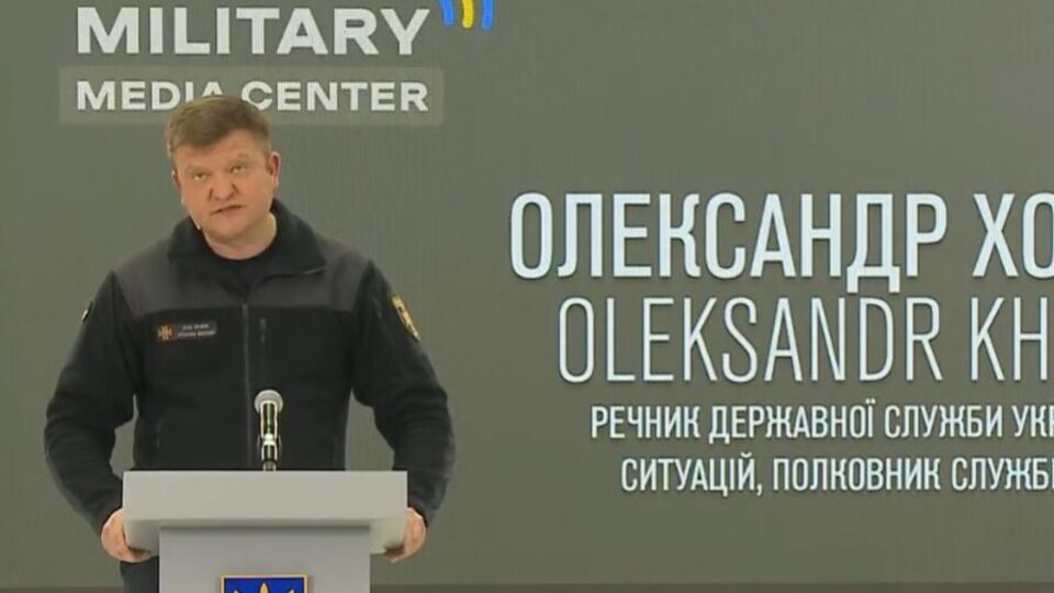 Спикер ГСЧС рассказал, что обесточенными остаются около четверти населенных пунктов, которые лишились электроснабжения в результате обстрелов РФ