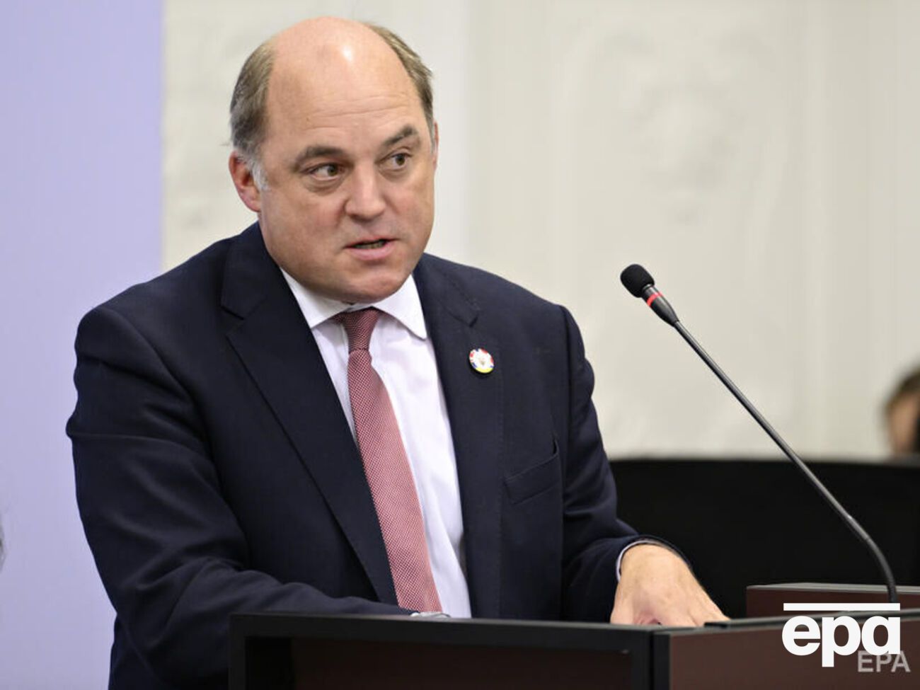 Уоллес должен был участвовать в заседании&nbsp;Комитета по защите общин, но его отменили