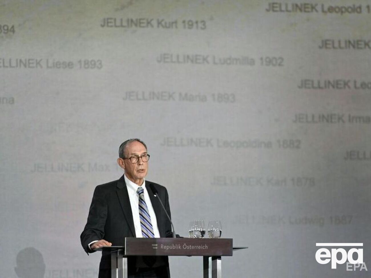 Шай заявлял о необходимости предоставить Украине военную помощь