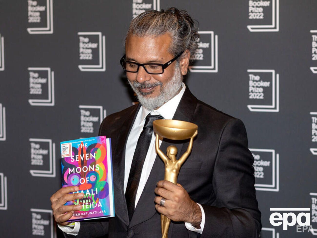 Карунатилака был объявлен лауреатом премии 17 октября