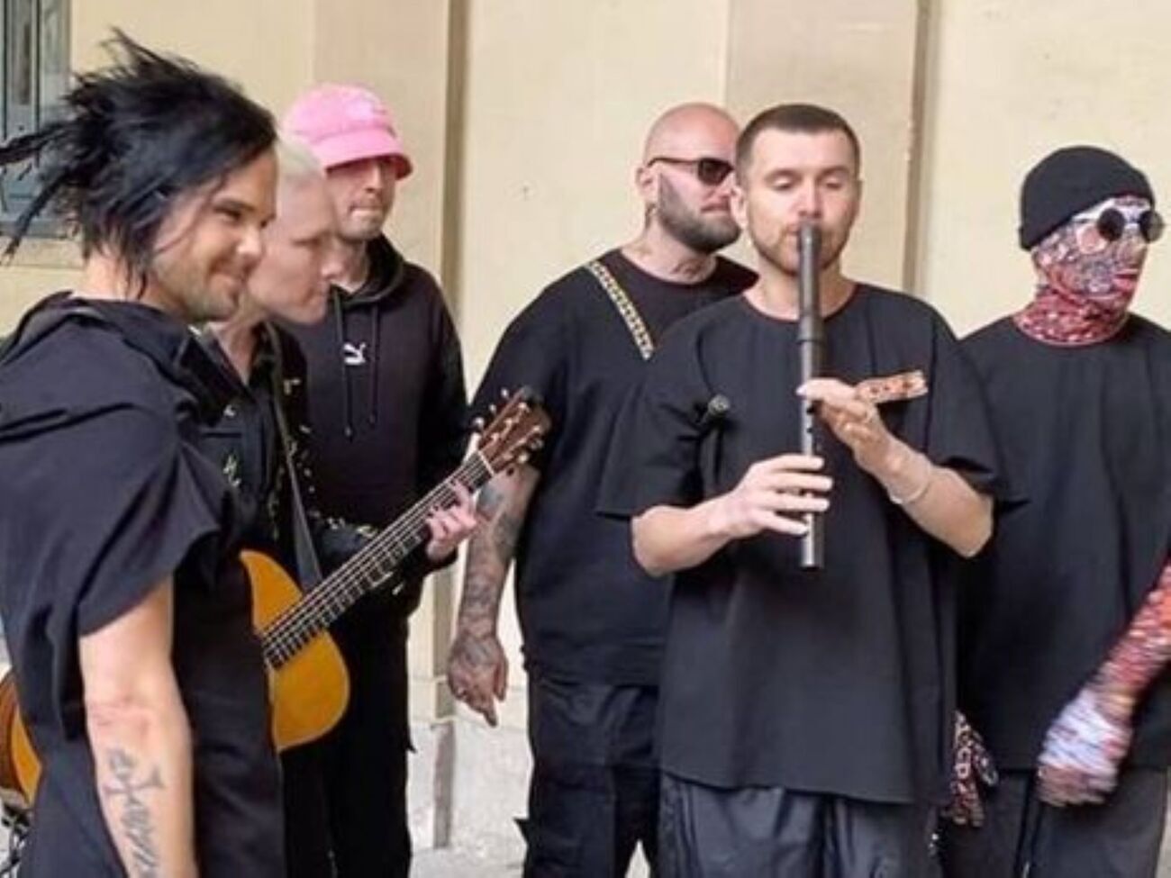 Участники Kalush Orchestra и The Rasmus познакомились на международном песенном конкурсе "Евровидение 2022"