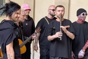 Участники Kalush Orchestra и The Rasmus познакомились на международном песенном конкурсе "Евровидение 2022"