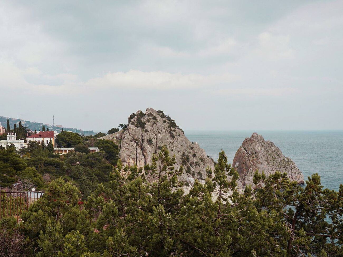 Навесні незаконна влада півострова вже пропонувала примусово вилучати майно іноземців