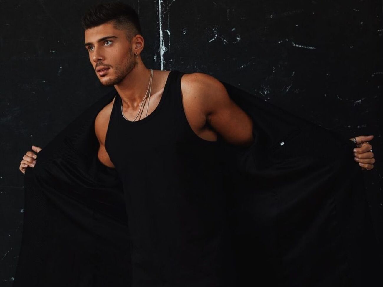 24-летний Ламброу в 2022 году&nbsp;участвовал в австралийском нацотборе на "Евровидение"