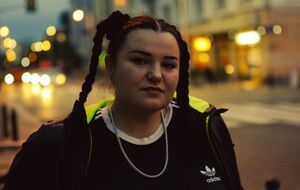 По словам alyona alyona, она худеет благодаря тому, что начала питаться по-другому, избавившись от старых привычек