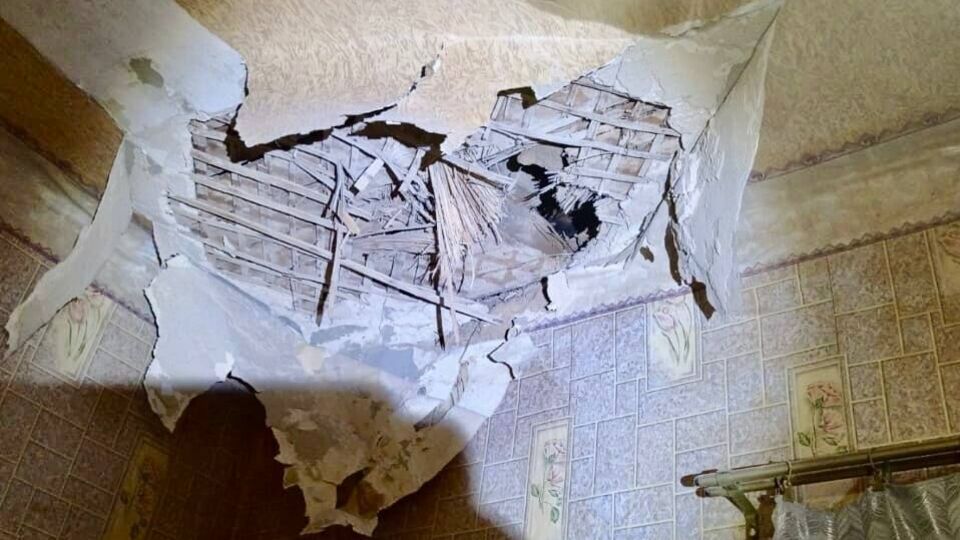 У Кривому Розі внаслідок ворожої атаки пошкоджено двоповерховий будинок