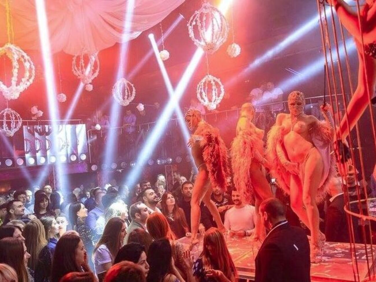 Белогрищенко пообещал посетителям клуба "танцы, конкурсы, развлечения"